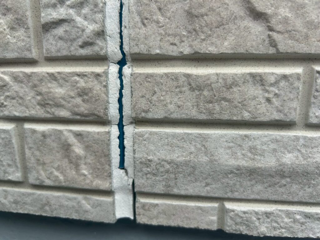 ひび割れたシーリング画像